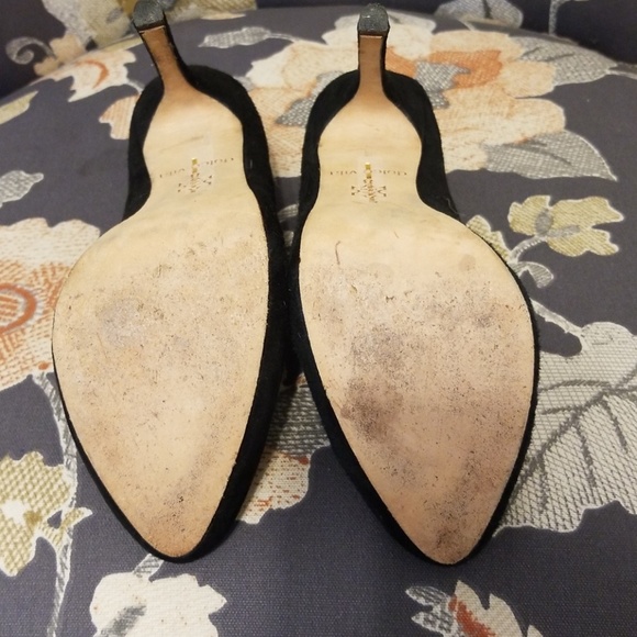 The Perfect Pair of Black Pumps - Picture 5 of 5